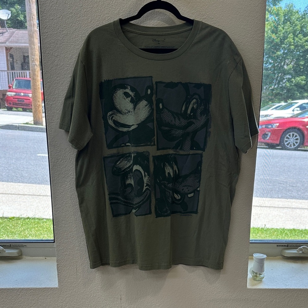 Men’s Disney Mickey green 2xl t shirt